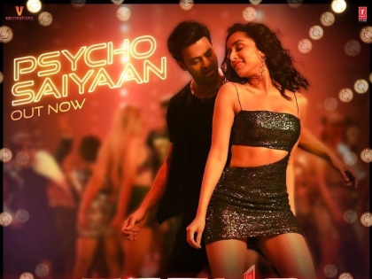 Saaho new song Psycho Saiyaan reales staring Prabhas and Shraddha Kapoor | Saaho का गाना Psycho Saiyaan हुआ रिलीज, डिस्को अंदाज में नाचते दिख रहे हैं 'बाहुबली'