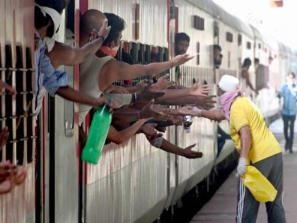 Politics continue on shramik special train Congress said over fare claims Maharashtra BJP chief should apologize | श्रमिकों की ट्रेन पर फिर छिड़ी सियासत, कांग्रेस ने किराए के दावों को लेकर कहा- महाराष्ट्र भाजपा प्रमुख को माफी मांगनी चाहिए