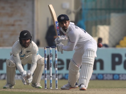 IND vs NZ 1st Test Shreyas Iyer Test debut 75 runs not out Cheteshwar Pujara Ajinkya Rahane  | IND vs NZ 1st Test: डेब्यू मैच में धमाका, 75 पर नाबाद श्रेयस अय्यर, नहीं चले पुजारा-रहाणे, गिल और जडेजा की उम्दा पारी