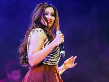 Singer Shreya Ghoshal blasts airline for not allowing her to carry musical instrument on flight | एयरलाइन पर इस वजह से फूटा सिंगर श्रेया घोषाल का गुस्सा, ट्वीट करके निकाली अपनी भड़ास