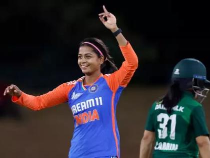 Shreyanka Patil Ind vs UAE Live Score, Women’s Asia Cup T20 2024 Shreyanka Patil ruled out Asia Cup fractured finger | Shreyanka Patil Ind vs UAE Live Asia Cup T20 2024: पाकिस्तान के खिलाफ 14 रन देकर झटके 2 विकेट, कैच लेने के प्रयास में चोट लगी, एशिया कप से बाहर