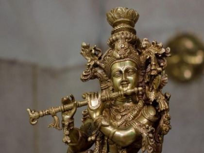 Shri Krishna 5 Popular Mantras to attain health wealth and happiness in life | फुलैरा दूज 2018: राधा-कृष्ण का आशीर्वाद पाने के लिए करें इस मंत्र का जाप