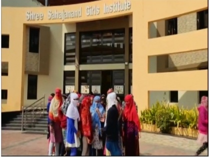 Gujarat: 68 college girls in Bhuj forced to strip to prove they were not menstruating, NCW To Probe | गुजरात: कॉलेज में माहवारी का सबूत मांगने के मामले में छात्राओं से बात करेगी NCW की कमेटी