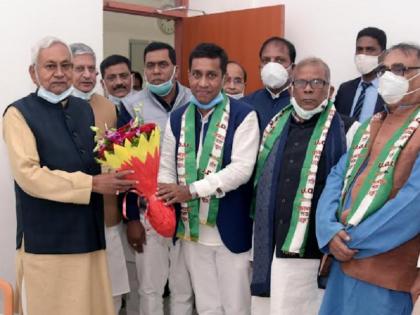 Bihar congress veteran leader Sadanand Singh son Subhanand Mukesh joins JDU | बिहार में कांग्रेस को झटका, दिग्गज नेता रहे सदानंद सिंह के बेटे ने थामा जदयू का दामन