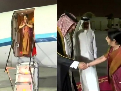 Sushma Swaraj arrives at Qatar Doha four-day visit to t Qatar and Kuwait | दो देशों की यात्रा के पहले चरण में कतर पहुंची सुषमा स्वराज, भारतीय समुदाय से करेंगी मुलाकात