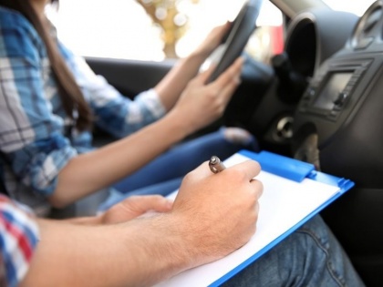 Didn't renew driving licence for a year Take learner's test | इस राज्य में बदल गये ड्राइविंग लाइसेंस से जुड़े नियम, रिन्यू कराने में देरी पर दोबारा देना होगा 'टेस्ट'