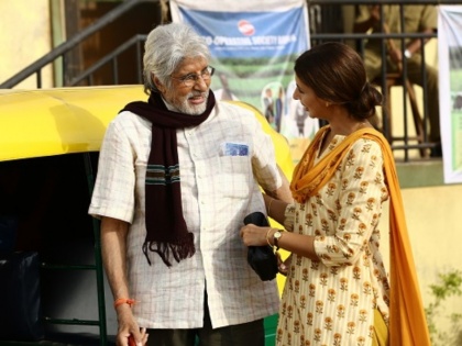 shweta bachchan nanda makes her acting debut with father amitabh bachchan view pics | श्वेता बच्चन ने किया एक्टिंग में डेब्यू, पापा अमिताभ के साथ मचाएंगी धमाल