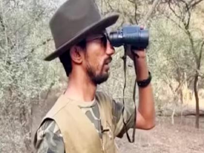 Shyam Rangeela in controversy after making safari video imitating PM Narendra Modi and feeding nilgai, notice sent | पीएम मोदी की मिमिक्री करते हुए सफारी वाला वीडियो बनाना श्याम रंगीला को पड़ा भारी, नीलगाय को खाना खिलाने पर फंसे, भेजा गया नोटिस