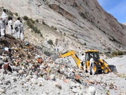 Army Removes 130 Tonnes Of Solid Waste From Siachen Glacier | सैनिकों की मौजूदगी से सियाचिन ग्लेशियर में जमा 130 टन ठोस अपशिष्ट सेना ने हटाया Army Removes 130 Tonnes Of Solid Waste From Siachen Glacier | सैनिकों की मौजूदगी से सियाचिन ग्लेशियर में जमा 130 टन ठोस अपशिष्ट सेना ने हटाया
