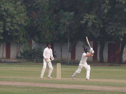 Ranji Trophy: Siddhesh Lad of Mumbai to bat with a mask due to Delhi pollution | रणजी ट्रॉफी: दिल्ली के प्रदूषण का असर, मुंबई के बल्लेबाज को 'मास्क' लगाकर करनी पड़ी बैटिंग