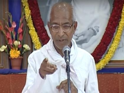 Spiritual leader Siddheshwar Swamiji declined to accept the Padma Shri award | संत सिद्धेश्वर स्वामी ने पद्मश्री अवॉर्ड लेने किया इनकार, पीएम मोदी को खत लिखकर बताई वजह Spiritual leader Siddheshwar Swamiji declined to accept the Padma Shri award | संत सिद्धेश्वर स्वामी ने पद्मश्री अवॉर्ड लेने किया इनकार, पीएम मोदी को खत लिखकर बताई वजह