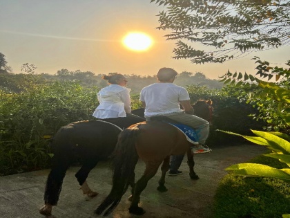 Kiara Advani-Sidharth Malhotra Anniversary ​​Sid-Kiara are spending quality time on the first anniversary, seen horse riding with each other | Kiara Advani-Sidharth Malhotra Anniversary: फर्स्ट एनिवर्सरी पर क्वालिटी टाइम स्पेंड कर रहें सिड-कियारा, एक-दूसरे के साथ करते दिखें घुड़सवारी
