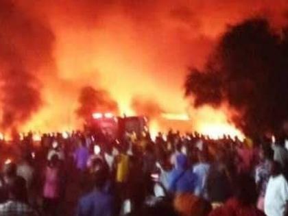 Sierra Leone Blast Fuel tanker blast claims 92 lives another 100 rushed to hospitals watch video | Sierra Leone Blast: तेल टैंकर में विस्फोट, ट्रक ने टैंकर को मारी टक्कर, 92 लोग जिंदा जले, 100 अस्पताल में भर्ती, देखें वीडियो