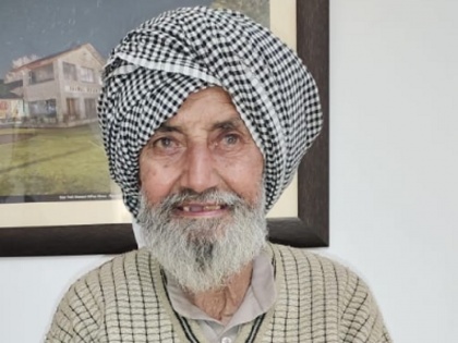 Sika Khan gest pakistan visa to meet brother who separated during partition | सिका खान 74 साल बाद भाई से मिलने जाएंगे पाकिस्तान, बंटवारे के समय हुए थे परिवार से अलग