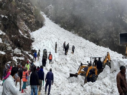 Sikkim massive avalanche near Nathula: Several people trapped in snow | सिक्किम में नाथूला के पास बड़ा हिमस्खलन, 6 लोगों की मौत, कई पर्यटकों के फंसे होने की आशंका