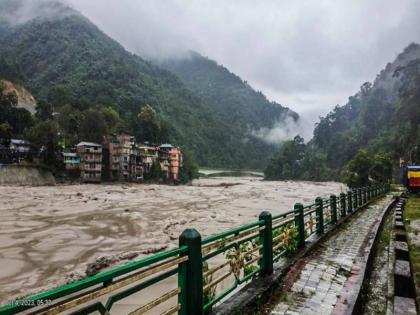 19 Dead, 3,000 Stranded In Sikkim, Fresh Alert Issued | सिक्किम में अचानक आई बाढ़ में मृतकों की 19 हुई संख्या, 3 हजार से ज्यादा अभी भी फंसे, ताजा अलर्ट जारी