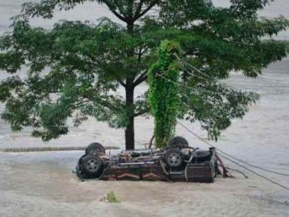 Sikkim flash floods 14 dead 102 missing Army, NDRF in rescue operations Sikkim Police helpline disaster caused by flash floods see video | Sikkim flash floods: 14 लोगों की मौत और 23 सैन्यकर्मियों समेत 102 लोग लापता, 3000 से अधिक पर्यटक फंसे, हेल्पलाइन नंबर जारी, देखें वीडियो