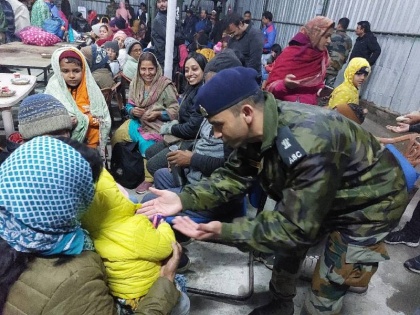 Sikkim Tourists in trouble due to landslides Army came forward to help safely rescued 500 people | सिक्किम: भूस्खलन के कारण मुश्किल में फंसे पर्यटक; मदद के लिए आगे आई सेना, 500 लोगों का किया सुरक्षित रेस्क्यू