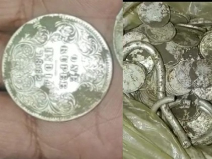 Uttar Pradesh Silver coins found during digging the foundation of the house counting of coins continues by the administration | उत्तर प्रदेश: घर की नींव खुदाई के दौरान मिले चांदी के सिक्के, प्रशासन द्वारा सिक्कों की गिनती जारी