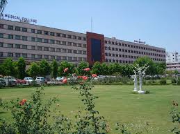 Students groups clash in Indore's medical college, MBBS intern of Jammu and Kashmir injured | इंदौर के मेडिकल कॉलेज में छात्रों के गुट भिड़े, जम्मू-कश्मीर का एमबीबीएस इंटर्न घायल Students groups clash in Indore's medical college, MBBS intern of Jammu and Kashmir injured | इंदौर के मेडिकल कॉलेज में छात्रों के गुट भिड़े, जम्मू-कश्मीर का एमबीबीएस इंटर्न घायल