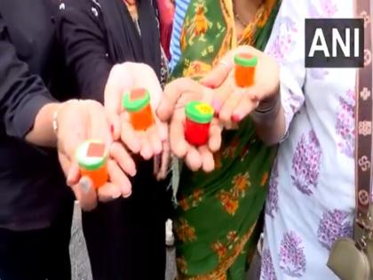 Video: Women Workers Of Shiv Sena (UBT) Stage Sindoor Protest In Mumbai Against India-Pakistan Asia Cup Match | VIDEO: शिवसेना (यूबीटी) की महिला कार्यकर्ताओं ने भारत-पाकिस्तान मैच के खिलाफ सिंदूर हाथ में लेकर किया विरोध प्रदर्शन