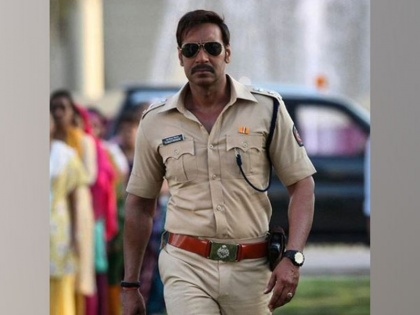 Ajay Devgn gets epic response from Mumbai Police tweet goes viral on social media | लॅाकडाउन के जवाब पर मुंबई पुलिस से बोले अजय देवगन, जब बोलेंगे सिंघम खाकी पहन आ जाएगा