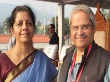 Economic slowdown Nirmala Sitharamans Husband says Modi Govt should Embrace Rao-Manmohan Singh Policy | मंदी पर निर्मला सीतारमण के पति ने कहा, 'सरकार अब भी इनकार के मोड में, राव-मनमोहन सिंह की नीतियों के पास जाने की जरूरत'