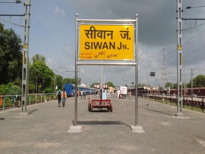 "Lalu bina chalu e bihar na hoi" played at Siwan railway station, video is goes viral | Video: सीवान रेलवे स्टेशन पर बजा-"लालू बिना चालू ई बिहार ना होई", वायरल हो रहा है वीडियो