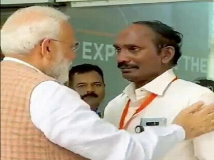 Emotional pictures of former ISRO chief K Sivan with PM Modi on Chandrayaan-3 success trend on 'X' | Chandrayaan-3 की सफलता के मौके पर पीएम मोदी के साथ इसरो के पूर्व प्रमुख के सिवन की भावुक तस्वीरें 'एक्स' पर हुई ट्रेंड