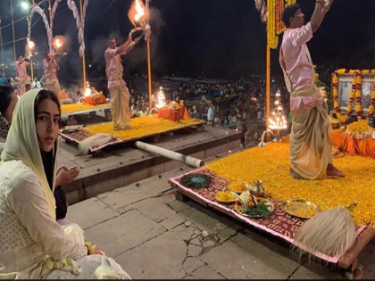 bollywood actress Sara Ali Khan Varanasi Temple Visit Stirs Controversy Kashi Vikas Samiti Objects | विवादों में फंसी सारा अली खान, काशी विश्वनाथ के पुजारी ने कहा- मुसलमान होकर वह मंदिर में भगवान को....