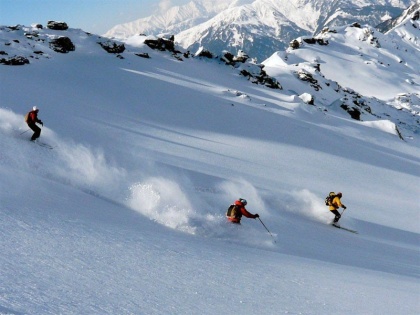 Jammu and Kashmir: For the first time in this winter, tourists will enjoy skiing in Sonamarg | जम्मू-कश्मीर: इन सर्दियों में पहली बार सोनामर्ग में स्कीइंग का आनंद उठाएंगे पर्यटक