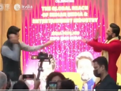 Anurag Thakur dances with Ranveer Singh Dubai Expo Bajirao Mastani song video | केंद्रीय मंत्री अनुराग ठाकुर ने बाजीराव मस्तानी के गाने पर दुबई एक्सपो के मंच पर रणवीर सिंह के साथ किया डांस, वीडियो वायरल
