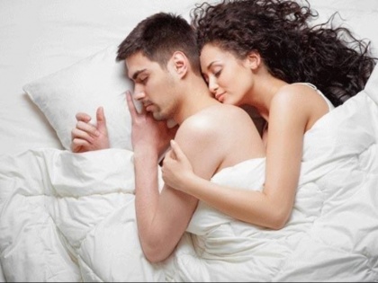 what Sleeping Positions Will Be Best for You as a Couple in hindi, What Your Sleeping Position With a Partner Says About Your Relationship | Sleeping Position: पार्टनर के साथ सोने का ये 7 तरीका खोलता है आपके रिश्ते की पोल, छठवें वाले से रहें सावधान
