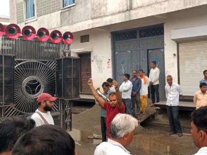 Mandsaur Video Viral Elderly man danced on DJ to fulfill his friend last wish | VIDEO: दोस्त की अंतिम इच्छा पूरी करने के लिए डीजे पर थिरका बुजुर्ग शख्स, कुछ यूं दी अंतिम विदाई