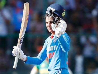 Smriti Mandhana IND-W vs SA-W Second ODI Live Score Second consecutive century home ground South Africa bowler beaten 100 runs fours six rain Bengaluru see video | Smriti Mandhana IND-W vs SA-W Second ODI: रन मशीन मंधाना, घरेलू मैदान पर लगातार दूसरा शतक, अफ्रीकी बॉलर को खूब पीटा, बेंगलुरु में चौके और छक्के की बारिश