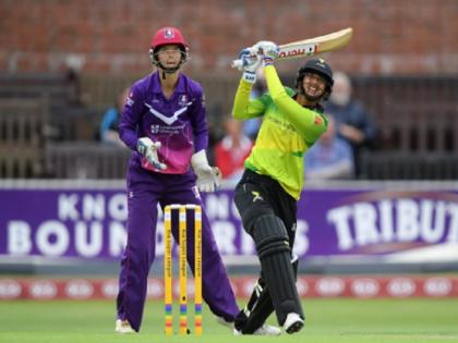 Smriti Mandhana meet Kumar Sangakkara after fastest t20 on women t20 league | धमाकेदार अर्धशतक के बाद कुमार संगकारा से मिलीं स्मृति मंधाना, बताया- फैन गर्ल मूमेंट