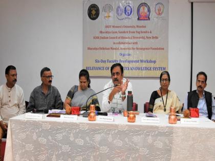 faculty development workshop on Indian knowledge tradition organized at SNDT Mahila Vishwavidyalaya | एसएनडीटी महिला विश्वविद्यालय में भारतीय ज्ञान परंपरा पर आयोजित हुई 6 दिवसीय फैकेल्टी डेवलपमेंट कार्यशाला