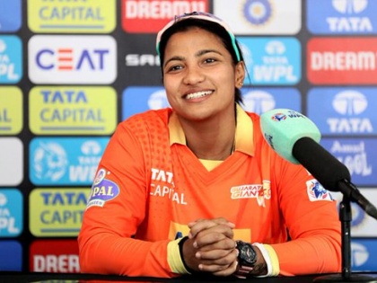 WPL 2023 team india Sneh Rana appointed aptain Gujarat Giants Beth Mooney ruled out calf injury Laura Wolvaardt replaces Beth Mooney | WPL 2023: महिला प्रीमियर लीग में गुजरात जाइंट्स को झटका, कप्तान मूनी बाहर, इस भारतीय खिलाड़ी को बनाया गया कैप्टन