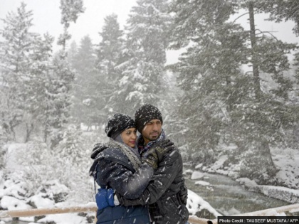 fresh snowfall in jammu kashmir, himachal pradesh and uttarakhand tourist places | हिमाचल, जम्मू कश्मीर, उत्तराखंड के पर्यटन स्थलों पर बर्फबारी, सैलानियों की संख्या बढ़ी