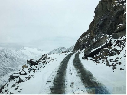 snowfall in Ladakh knocked, neither civilians nor army could prepare | लद्दाख में समय से पहले बर्फबारी ने दी दस्तक, न नागरिक तैयारी कर पाए और न ही सेना