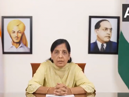 Tricolor not hoisted Delhi CM residence Independence Day Sunita said dictatorship of Modi government | Independence Day पर CM आवास पर नहीं फहरा तिरंगा, सुनीता केजरीवाल ने कहा, 'ये मोदी सरकार की तानाशाही'