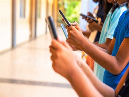 Addiction to social media, OTT, video and online gaming very dangerous for children: Survey | सोशल मीडिया, ओटीटी, वीडियो और ऑनलाइन गेमिंग की लत बच्चों के लिए बेहद खतरनाक: सर्वे