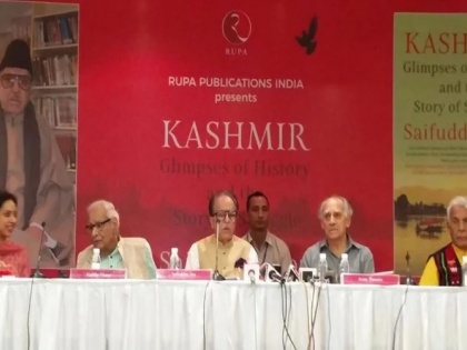 P chidambaram and manmohan singh not attend congress leader saifuddin soz s book launch event | सोज के पुस्तक विमोचन से कांग्रेस ने बनाई दूरी, कश्मीर की आजादी पर दिया था विवादित बयान