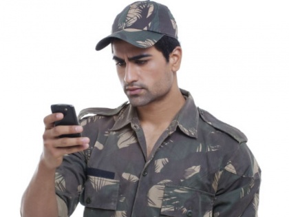Refrain sharing videos with identity and uniform on social media Army tells its personnel | भारतीय सेना ने की कड़ाई, वर्दी पहनकर वीडियो नहीं बना पाएंगे जवान, पहचान न बताने की भी दी सलाह