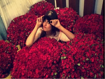 Happy Birthday Sonal Chauhan: When Sonal Received 8000 Red Roses from her Secret Admirer | सोनल चौहान बर्थडे: जब सोनल के अनजाने आशिक़ ने उनके जन्मदिन पर भेजे थे 8000 लाल गुलाब
