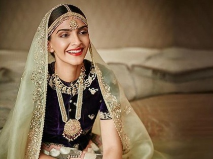 Sonam kapoor wedding dress designed by Abu and Sandeep, bollywood actress and their gorgeous marriage attire | तो क्या ये डिजाइनर देंगे सोनम कपूर को परफेक्ट ब्राइडल लुक?