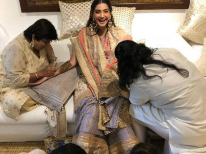 सोनम कपूर ने दोनों हाथों-दोनों पैरों में लगी मेहंदी, पहली तस्वीरें