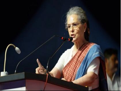 Poll Body Asks Congress Chief To Clarify Sonia Gandhi "Sovereignty" Remark | कर्नाटक चुनाव: सोनिया गांधी के 'संप्रभुता' वाले बयान पर चुनाव आयोग ने कांग्रेस से मांगा स्पष्टीकरण