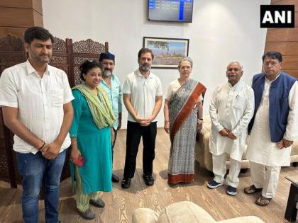 bhopal Congress leaders Sonia Gandhi and Rahul Gandhi plane carrying emergency landing Bhopal airport see video | कांग्रेस नेता सोनिया गांधी और राहुल गांधी को ले जा रहा विमान भोपाल हवाई अड्डे पर आपात स्थिति में उतरा, देखें वीडियो