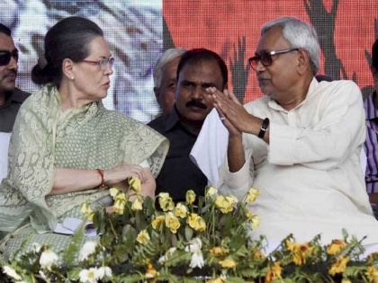 Nitish Kumar gets cm post by help of Sonia Gandhi | कांग्रेस की अंतरिम अध्यक्ष सोनिया गांधी की कृपा से महागठबंधन में मुख्यमंत्री पद पा सके नीतीश कुमार!